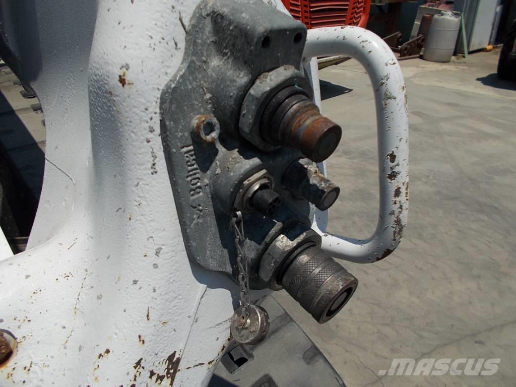 Bobcat T76 لوادر انزلاقية التوجيه