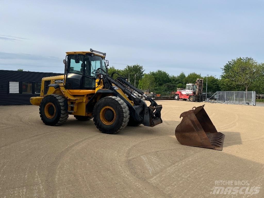 JCB 426 E HT لوادر بعجل