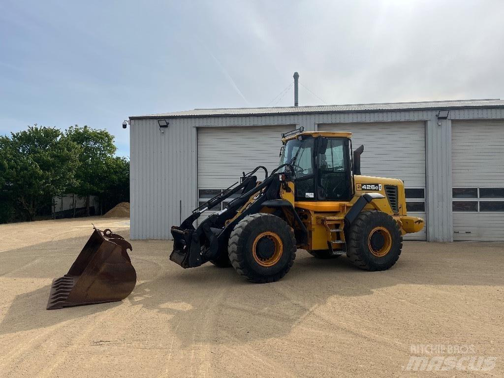 JCB 426 E HT لوادر بعجل