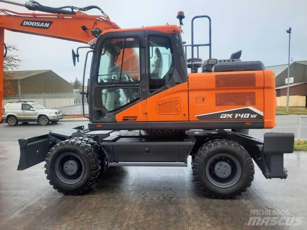 Doosan Dx140W-7 حفارات بعجل