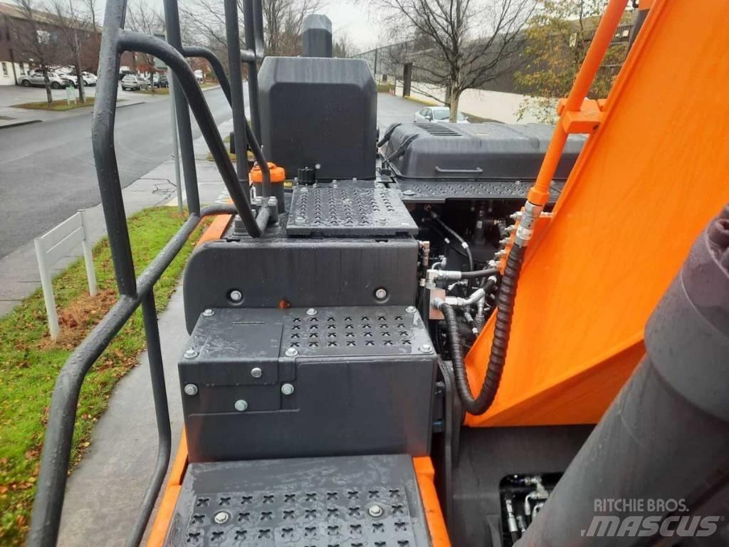 Doosan Dx140W-7 حفارات بعجل