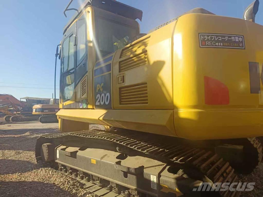 Komatsu PC 200 حفارات زحافة