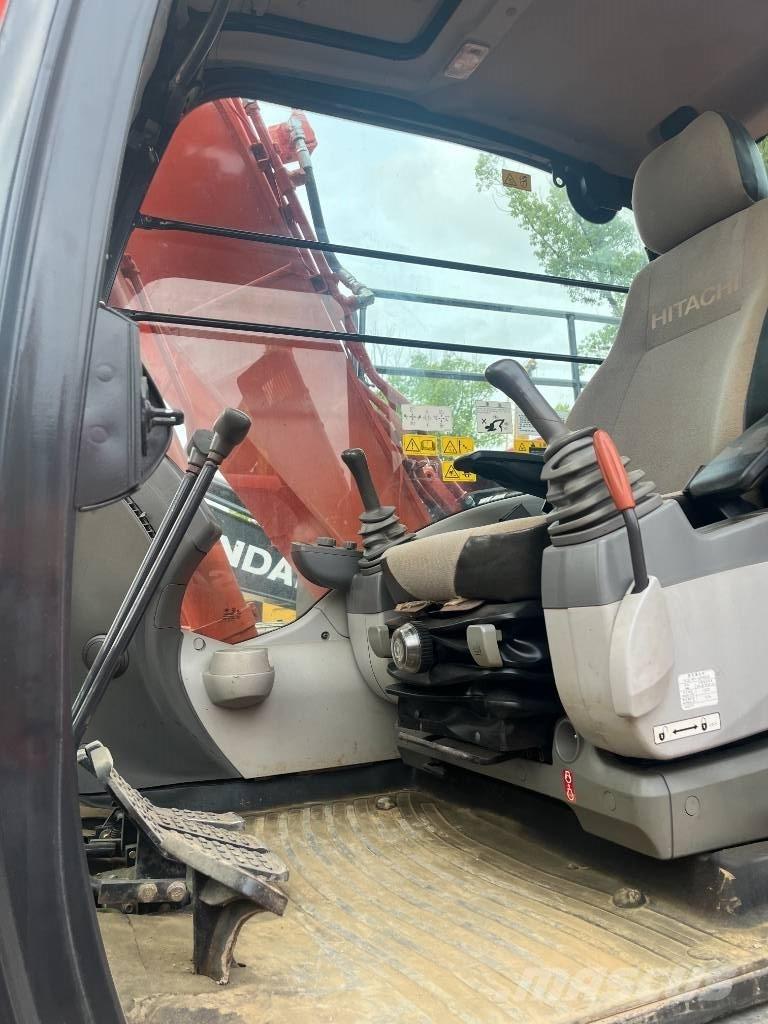 Hitachi 130 حفارات زحافة