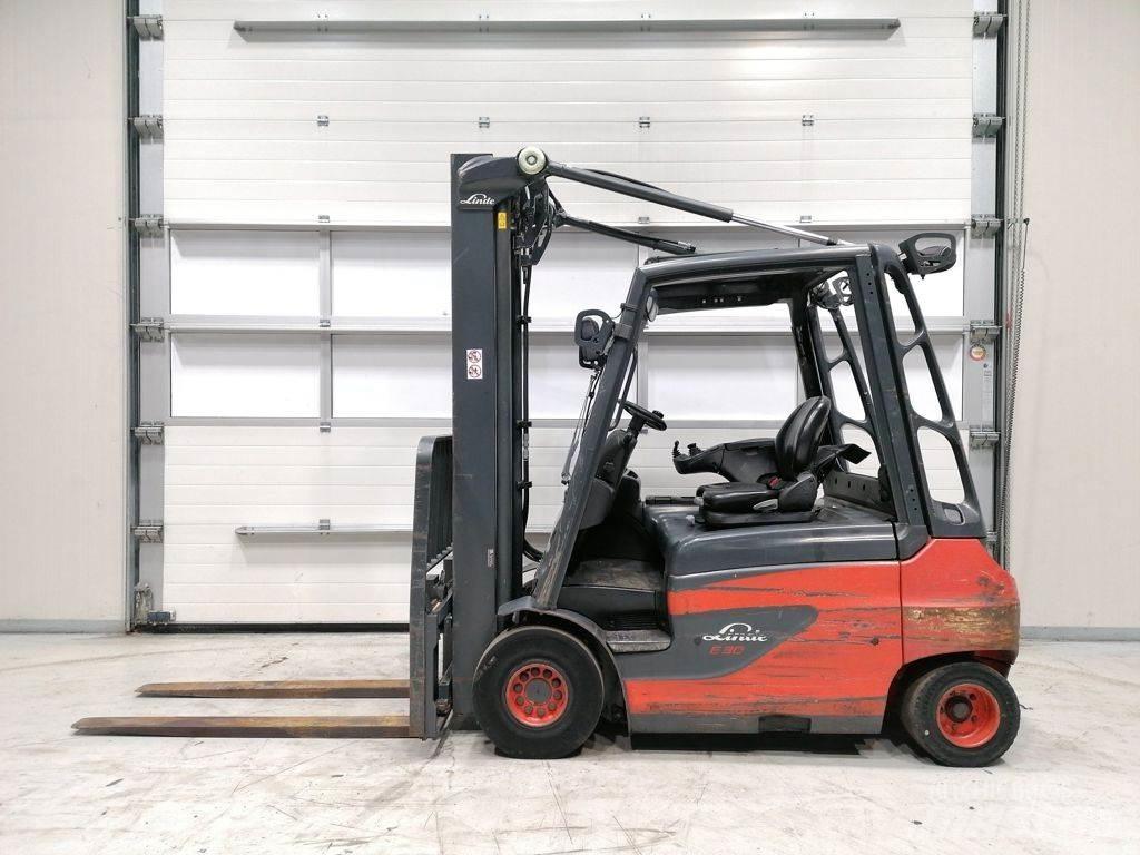 Linde E30-01 شاحنات ذات رافعات شوكية تعمل بالكهرباء