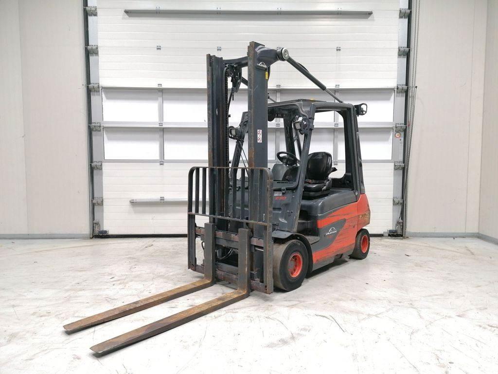 Linde E30-01 شاحنات ذات رافعات شوكية تعمل بالكهرباء