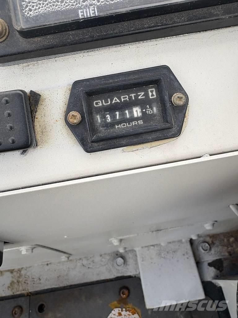 IHI IC 35 عربات نقل قلابة مجنزرة