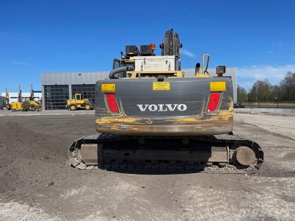 Volvo EC 210 C L حفارات زحافة