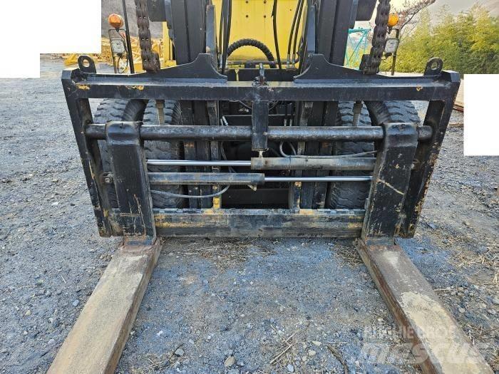 Komatsu FD 150 شاحنة مناولة