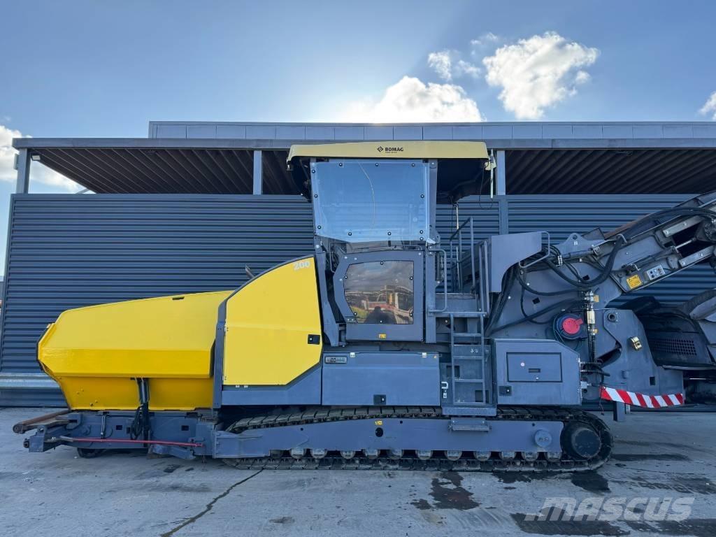 Bomag BMF 2500 S معدات السفلتة