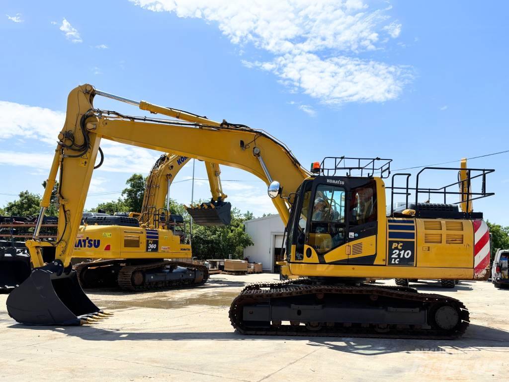Komatsu PC210LC-11 حفارات زحافة