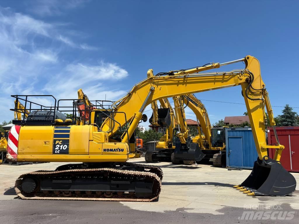 Komatsu PC210LC-11 حفارات زحافة