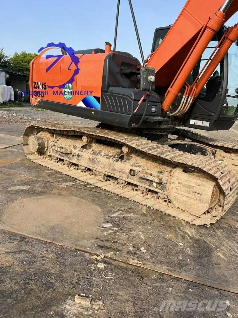 Hitachi ZX 200-5 G حفارات زحافة