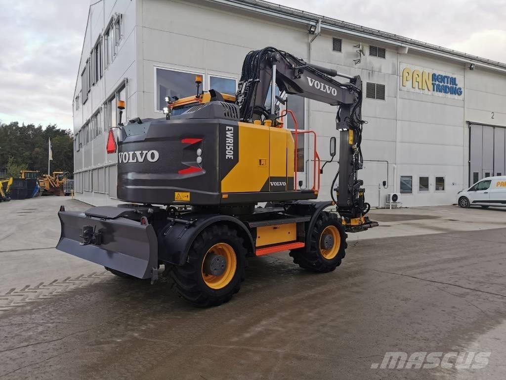 Volvo EWR 150 E حفارات بعجل