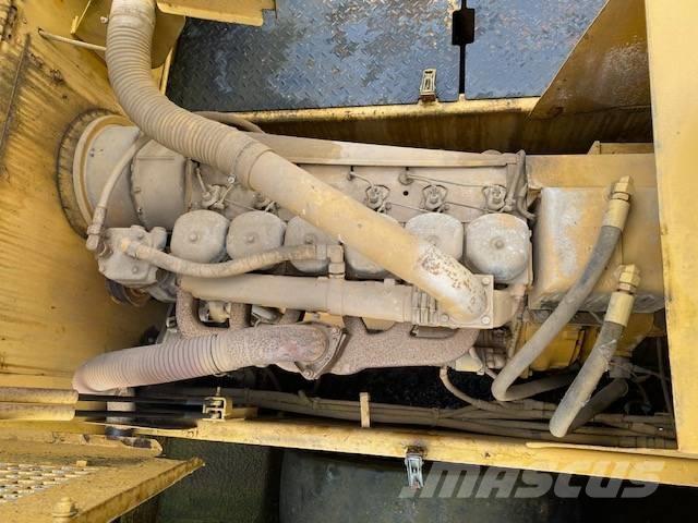 CAT PS 300 مداحل ذات إطارات هوائية