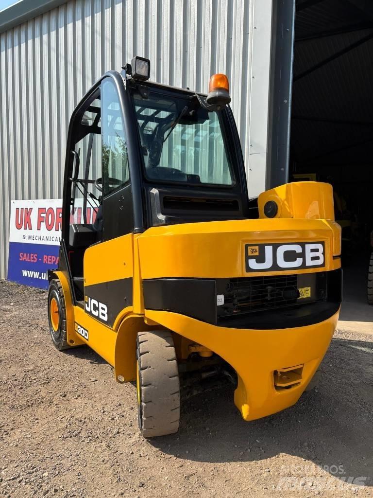 JCB TLT 30 D مناولات متداخلة