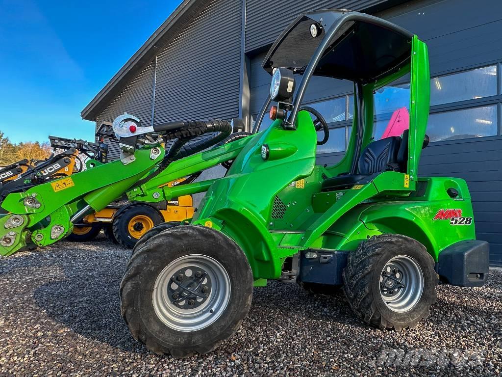 Avant 528 لوادر متعددة الأغراض