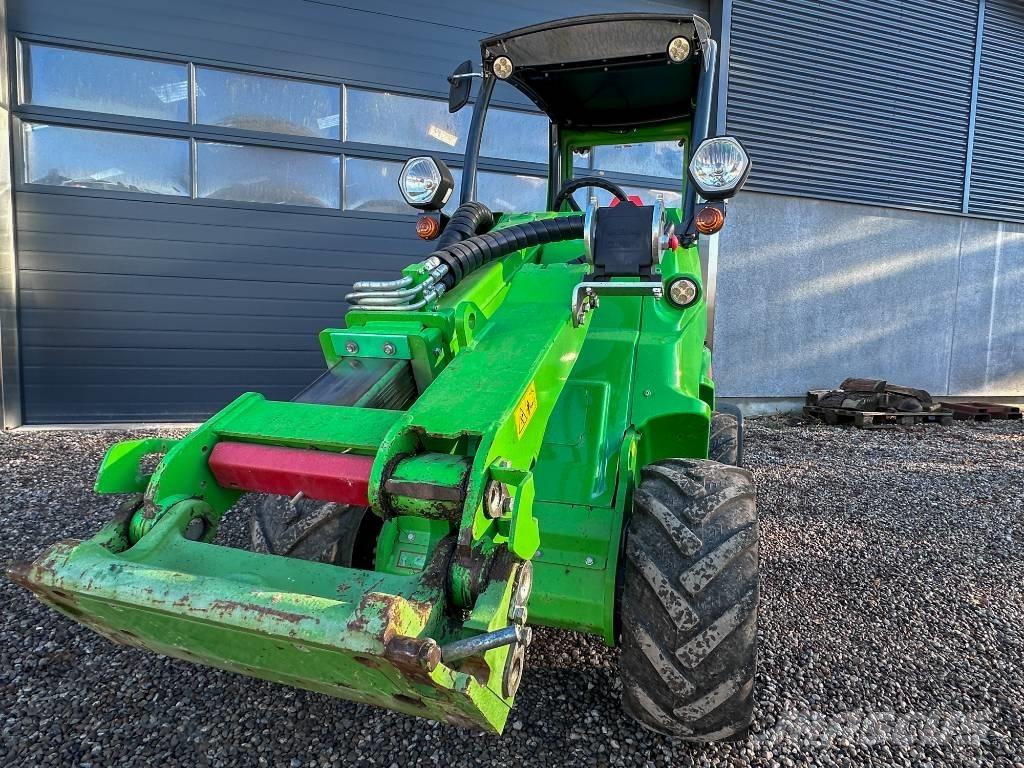 Avant 528 لوادر متعددة الأغراض