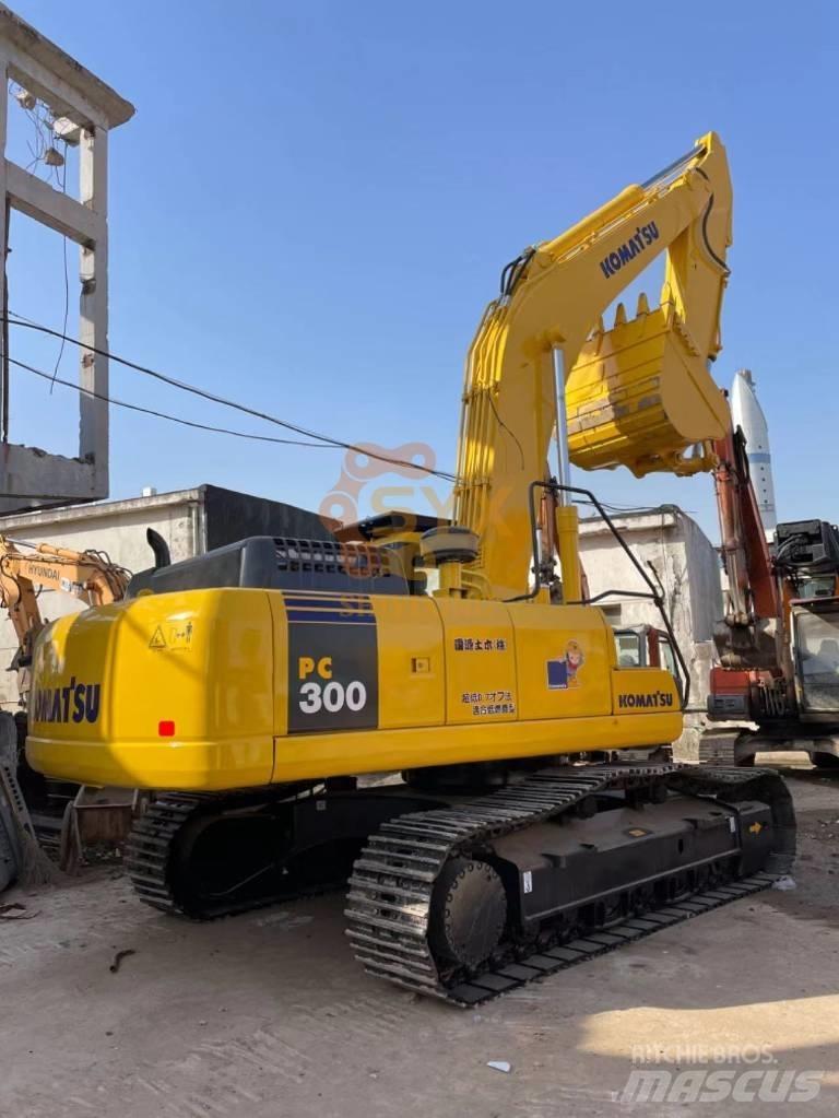 Komatsu PC 300 حفارات زحافة