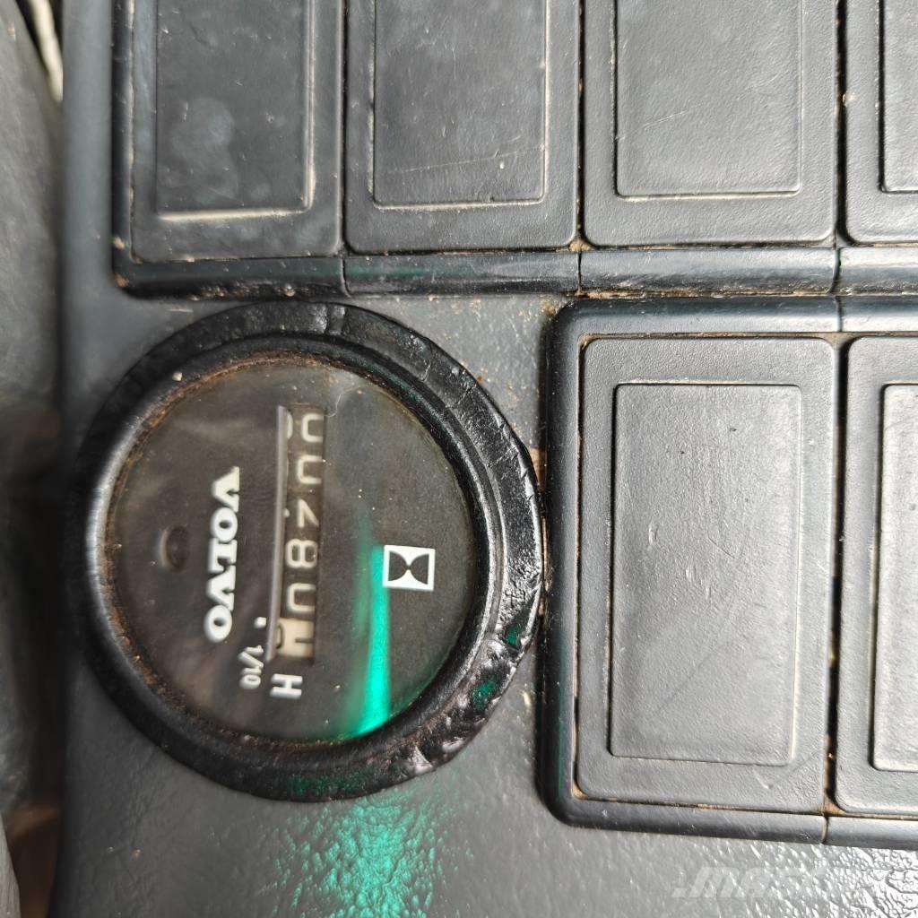 Volvo 290 حفارات زحافة