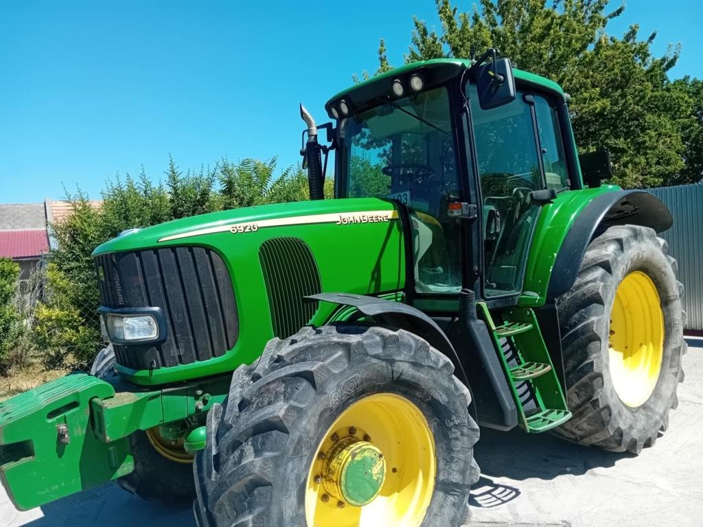 John Deere 6920 الجرارات