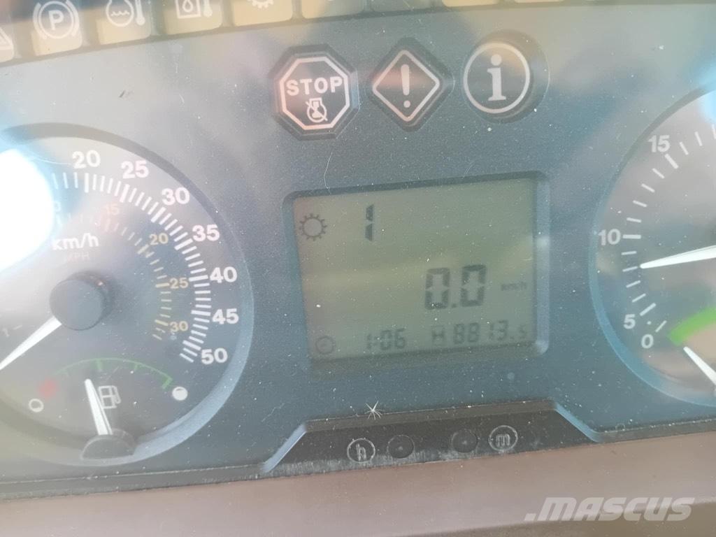 John Deere 6920 الجرارات