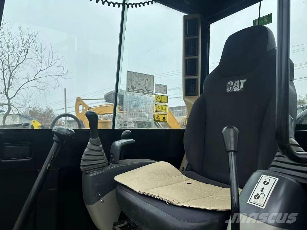 CAT 306D حفارات زحافة