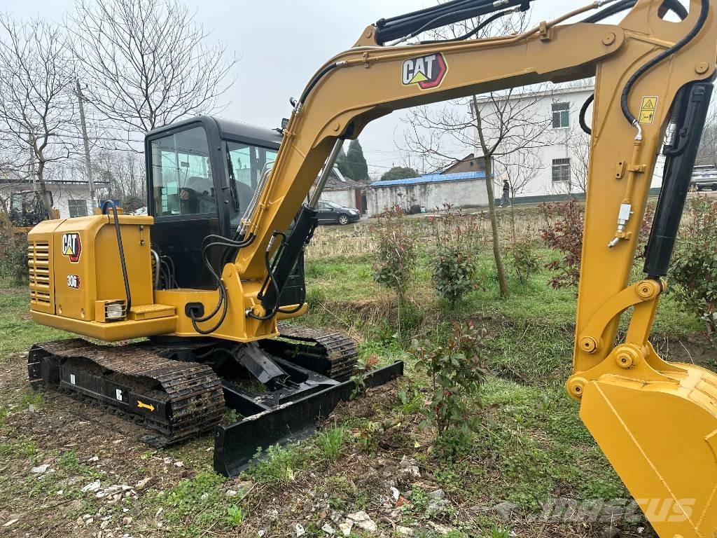 CAT 306D حفارات زحافة