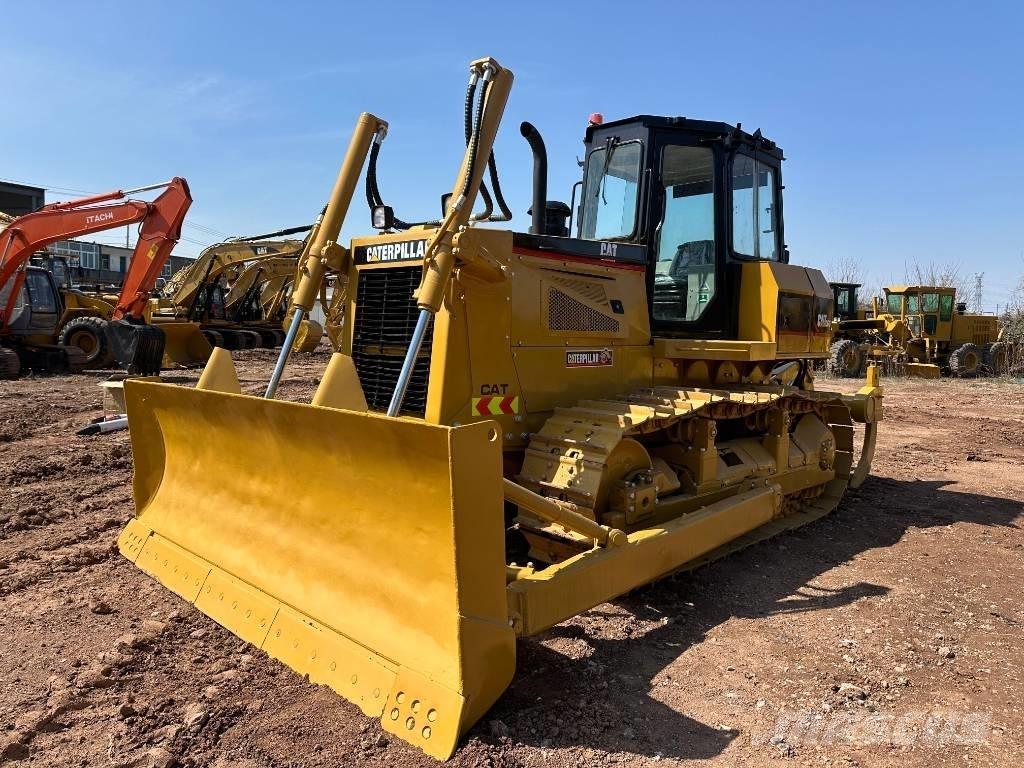 CAT D6G بلدوزرات مجنزرة