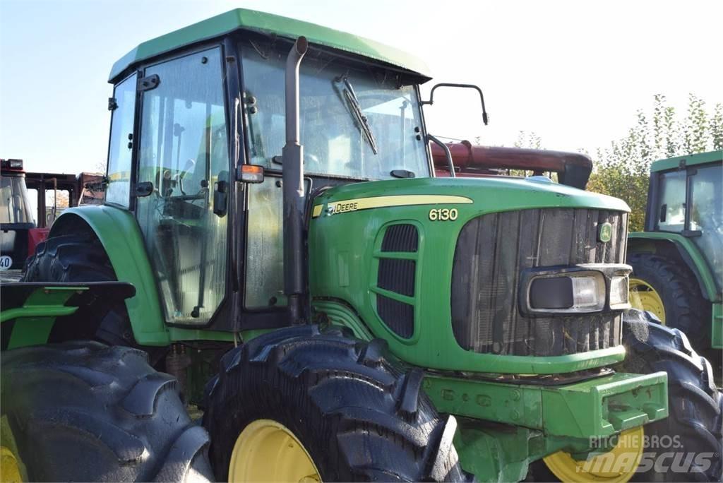 John Deere 6130 الجرارات