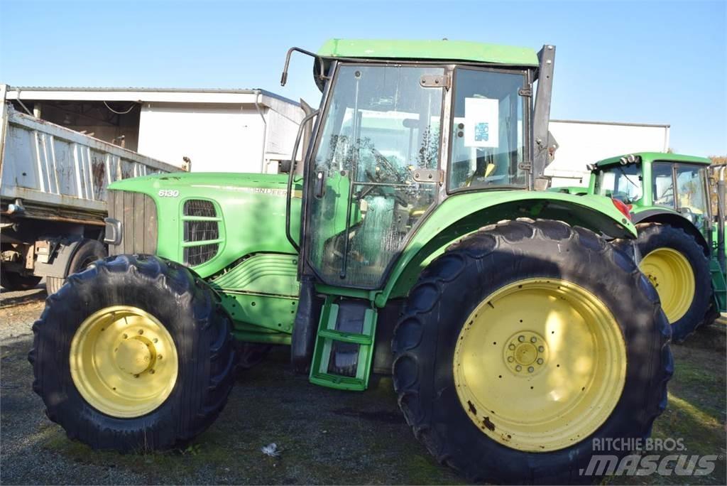 John Deere 6130 الجرارات
