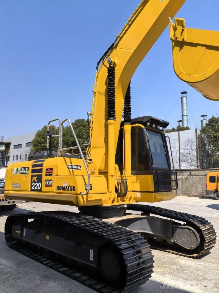 Komatsu PC 220-8 حفارات زحافة