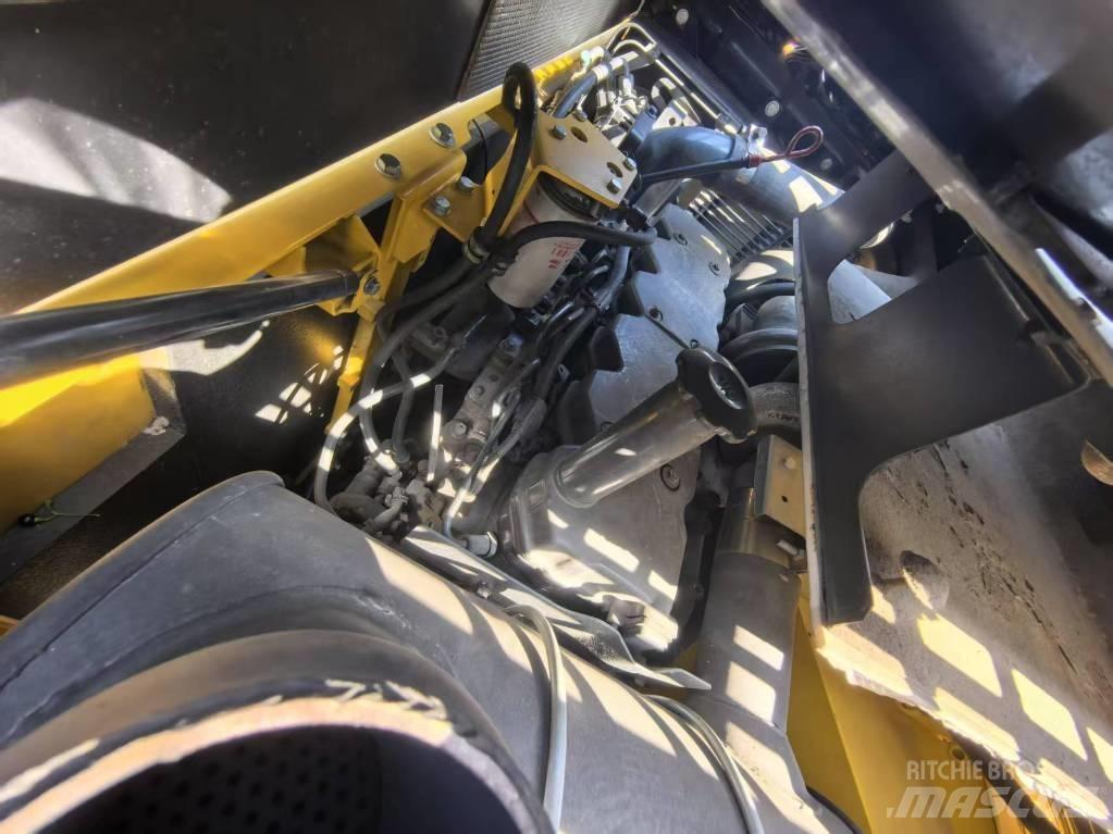 Komatsu PC 220-8 حفارات زحافة