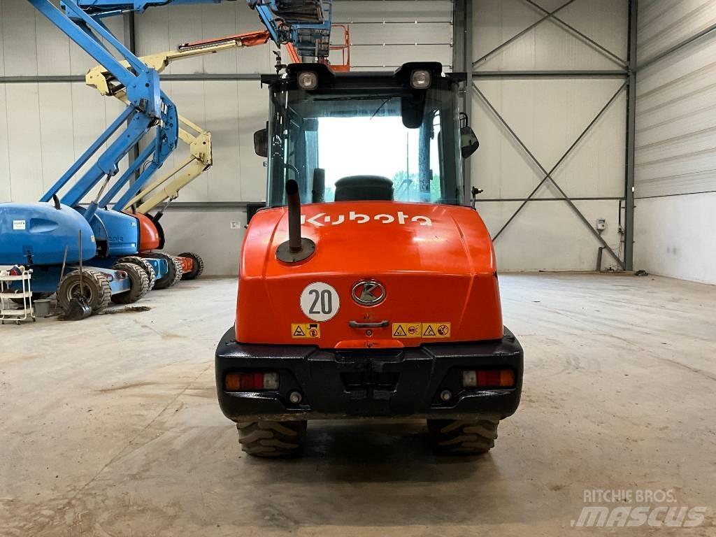 Kubota R 065 لوادر بعجل