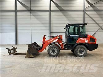 Kubota R 065 لوادر بعجل