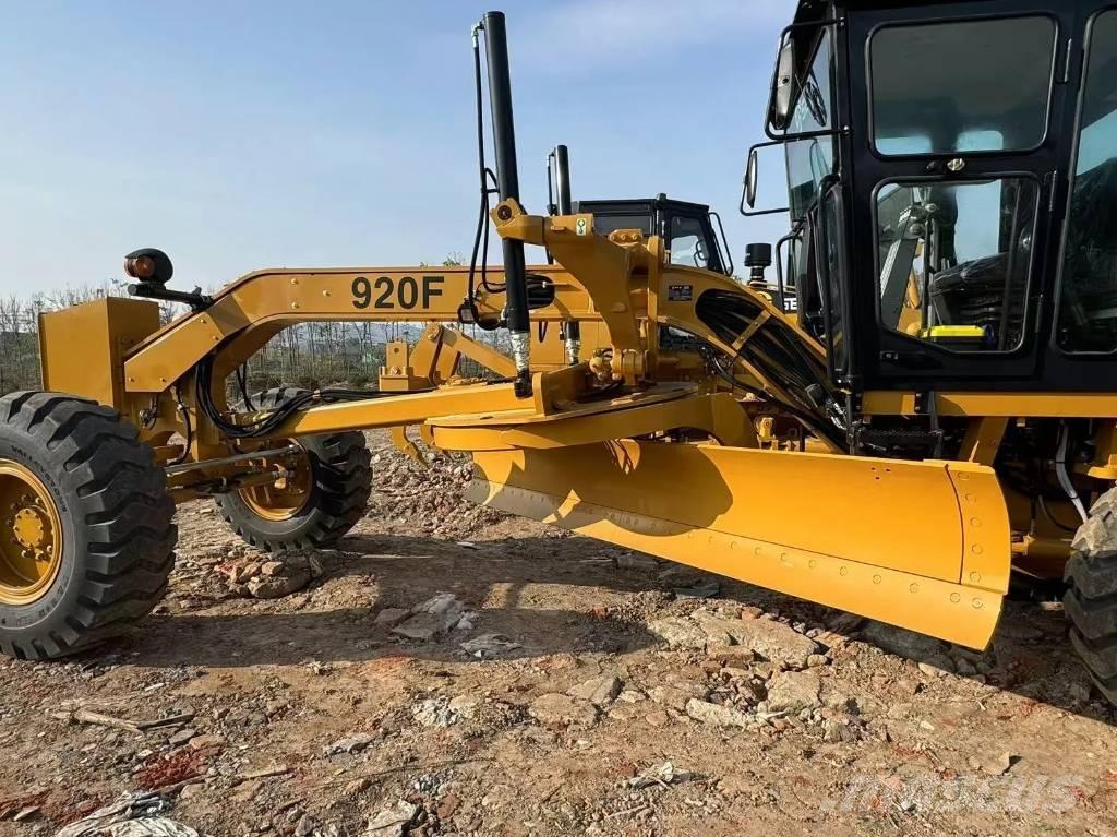 SEM 919 معدات تمهيد الطرق