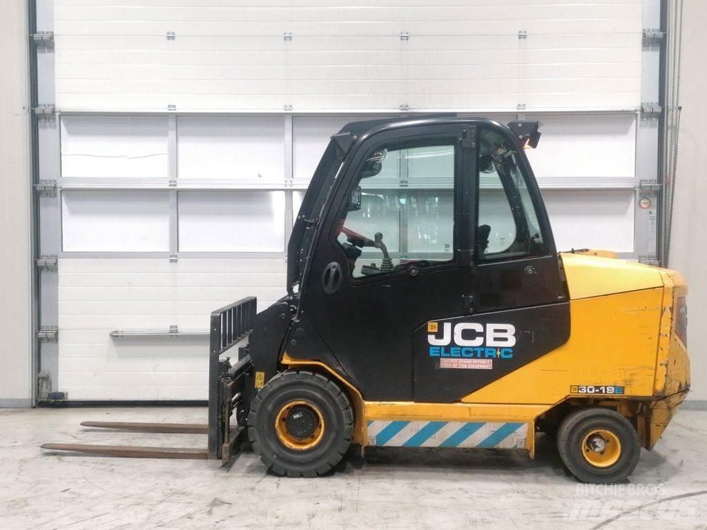 JCB TLT30-19E مناولات متداخلة