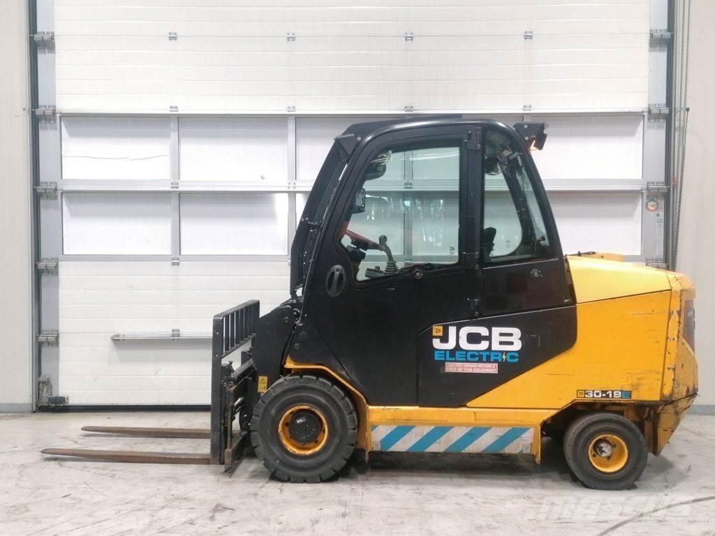 JCB TLT30-19E مناولات متداخلة