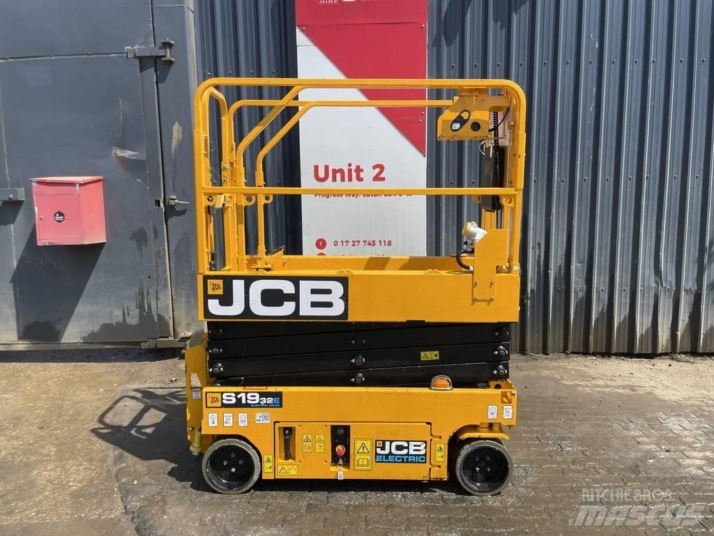JCB S1932 EDRV رافعات مقصية الشكل