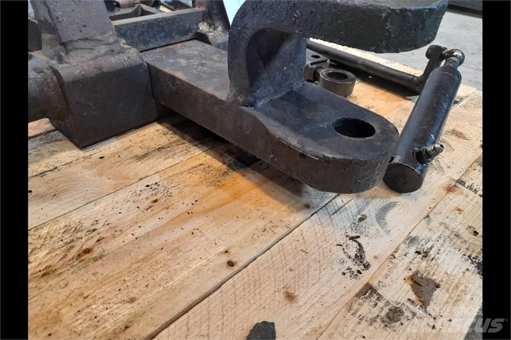 Valtra N121 Hitch ملحقات أخرى للجرارات
