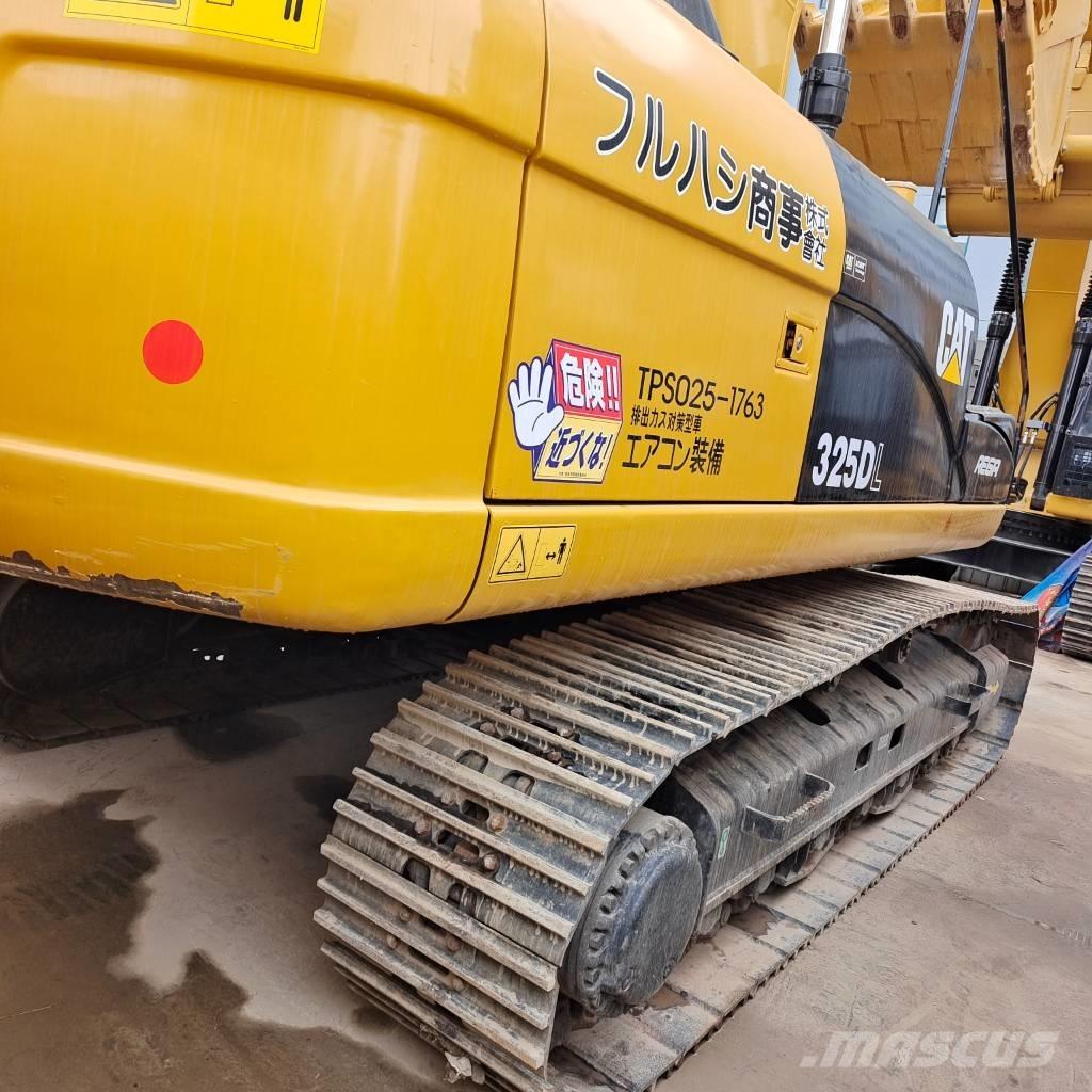 CAT 325 D حفارات زحافة