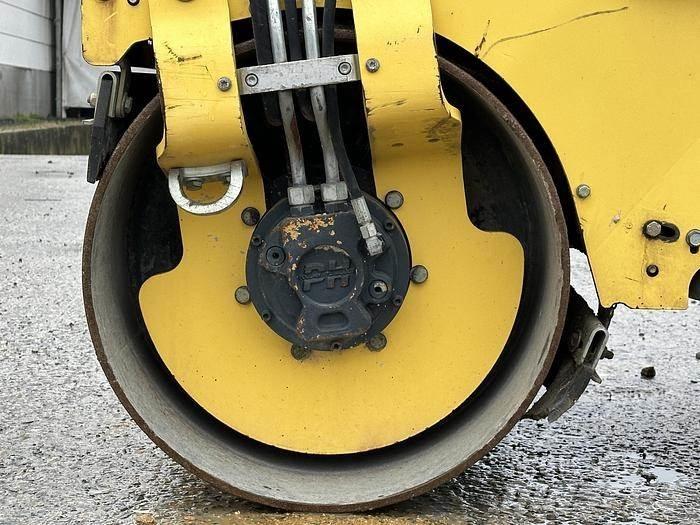 Bomag BW 80 AD-5 مداحل ثنائية الاسطوانة