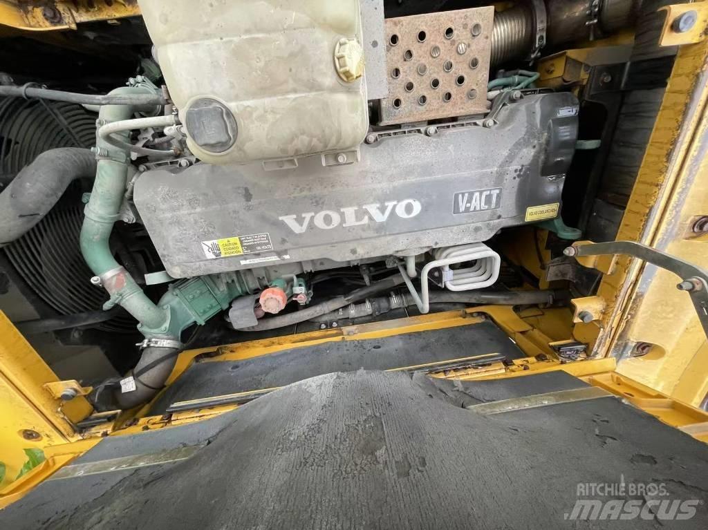 Volvo EC 380 D L حفارات زحافة