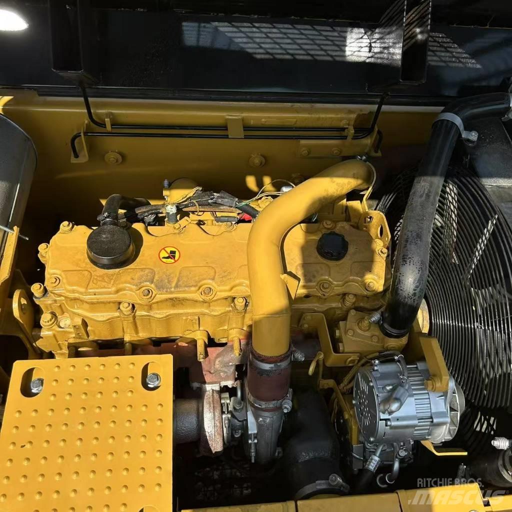 CAT 324D2L حفارات زحافة