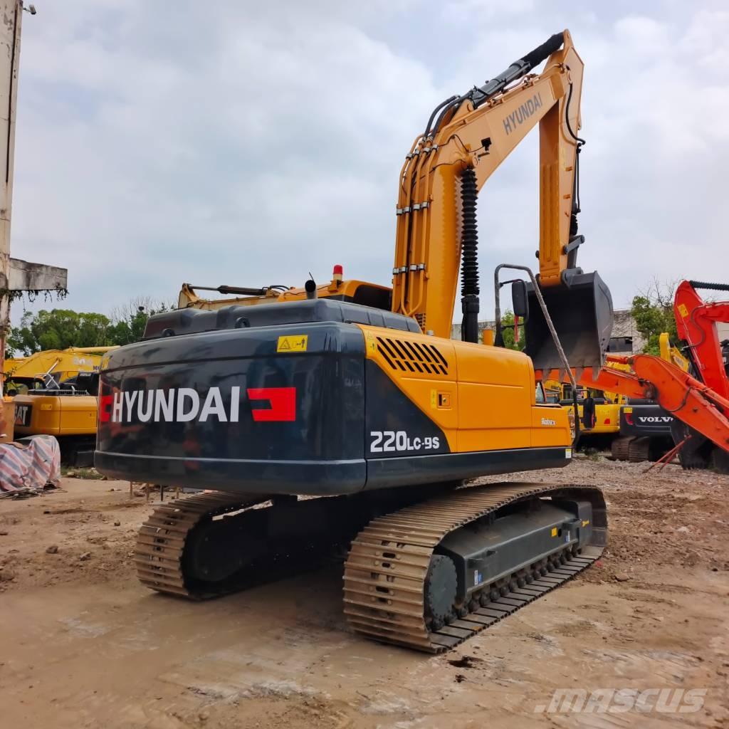 Hyundai HX220HD حفارات زحافة