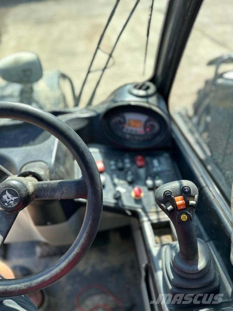 Bobcat TL 30.60 مناولات متداخلة