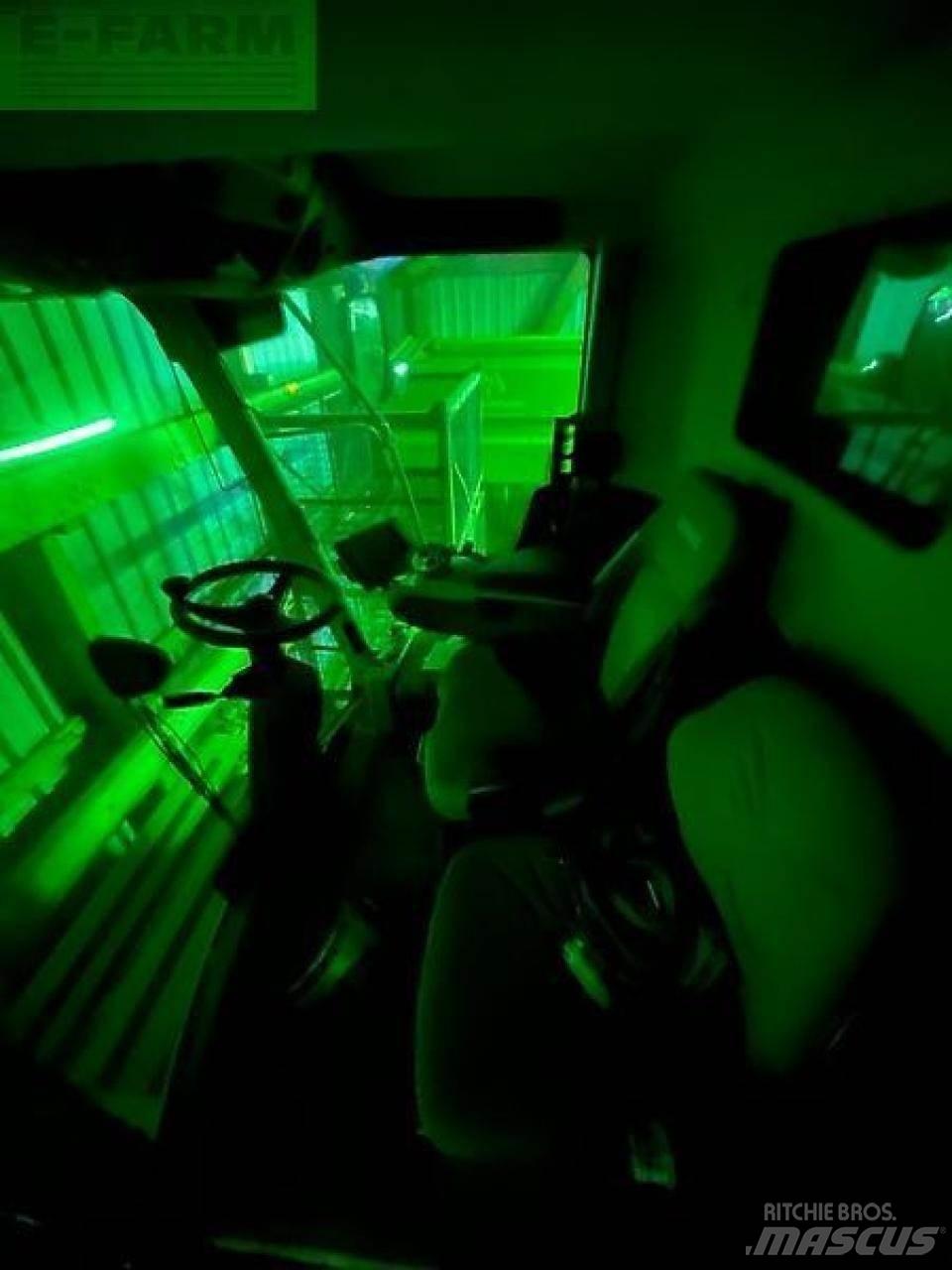 CLAAS lexion 740 حصادات