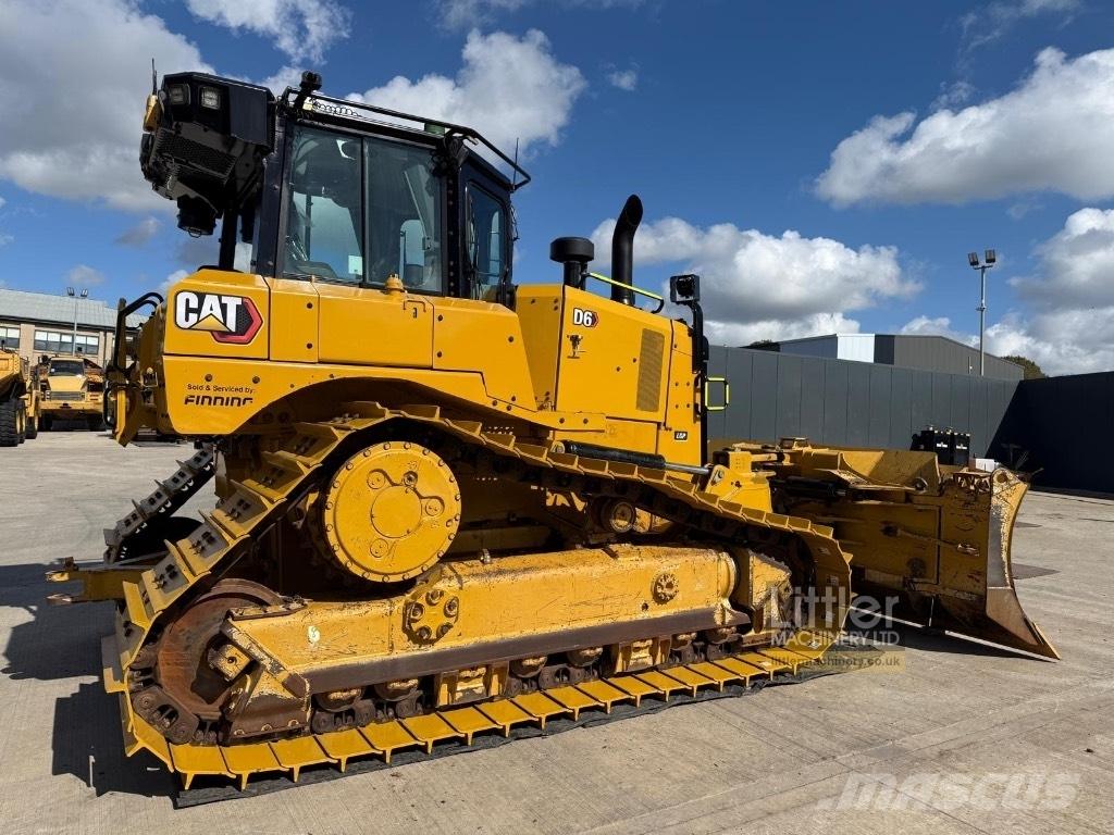 CAT D 6 LGP بلدوزرات مجنزرة