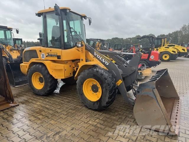 Volvo L 30 G لوادر بعجل