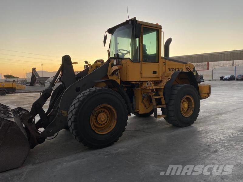 Volvo L 90 E لوادر بعجل