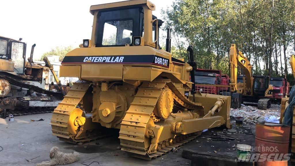 CAT D 8 R بلدوزرات مجنزرة